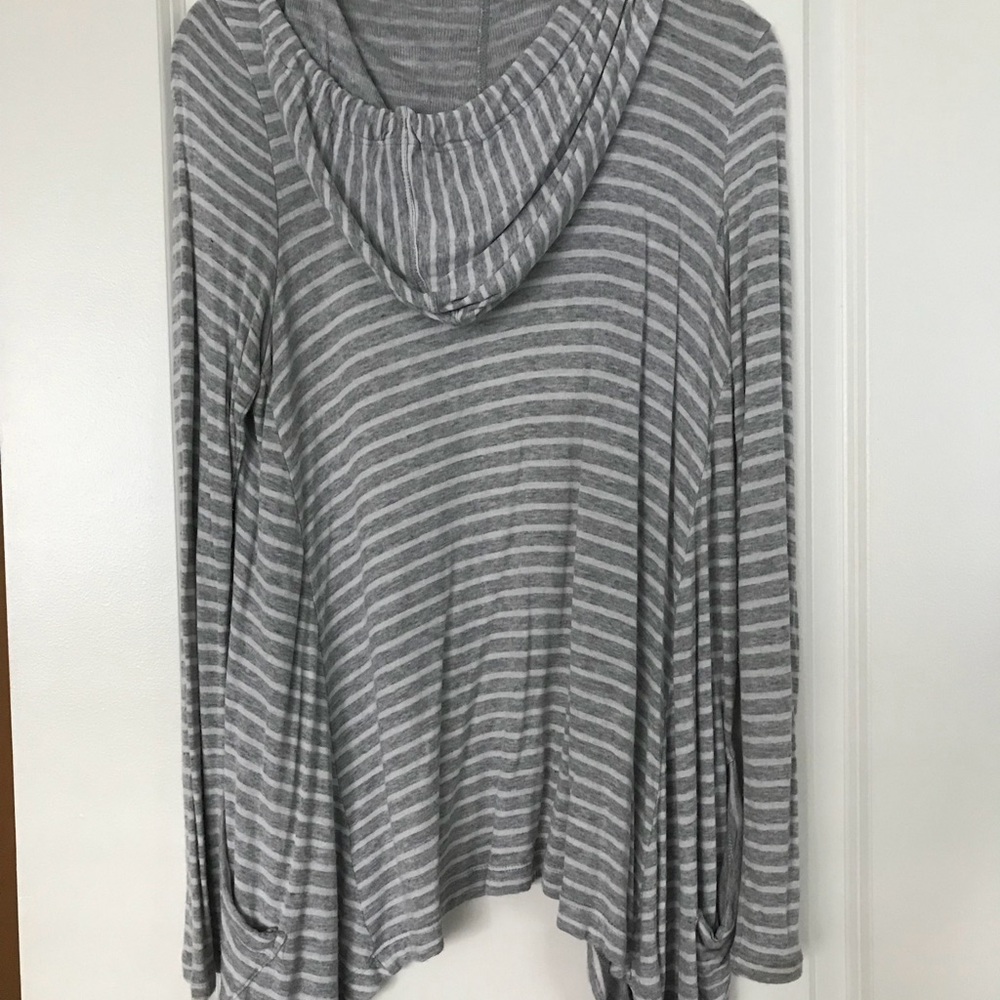 Splendid gray/ white striped cardigan  (M) - Picture 4 of 4